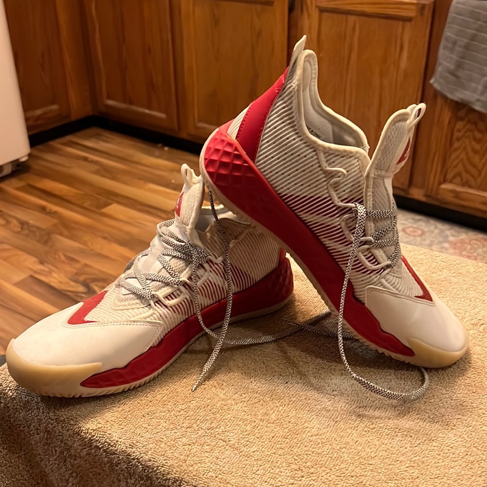 Adidas Pro Boost Low
Team Power Red